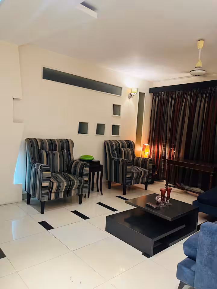 Shared living room · Banani